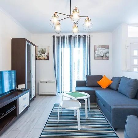 Apartment Semes- Three Bedroom With Jacuzzi And Sea View