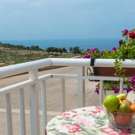 Semes- Three Bedroom With Jacuzzi And Sea View Apartment