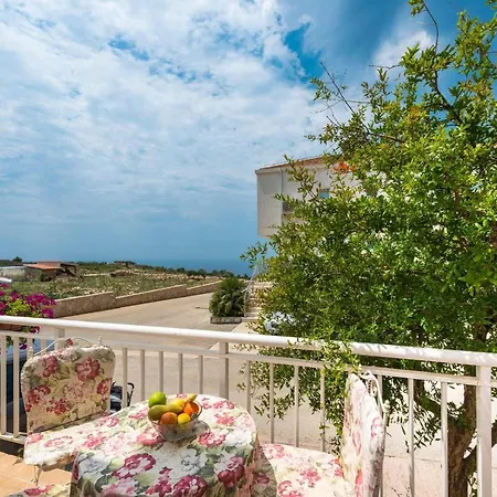 Semes- Three Bedroom With Jacuzzi And Sea View