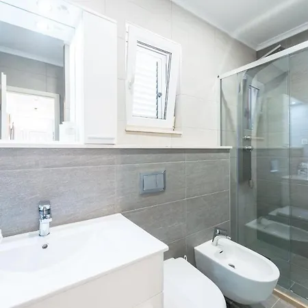 Semes- Three Bedroom With Jacuzzi And Sea View