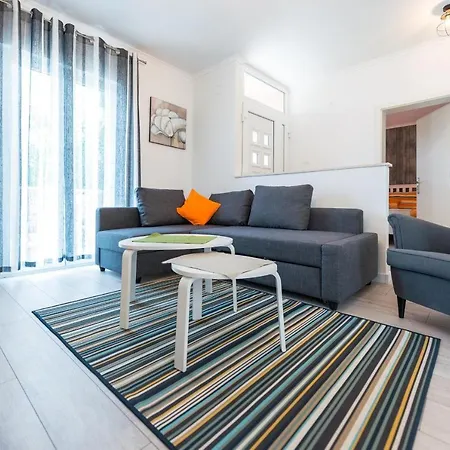 Semes- Three Bedroom With Jacuzzi And Sea View *